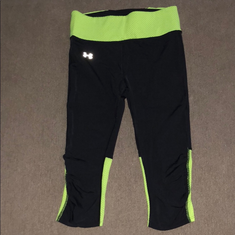 Under Armour black crop leggings